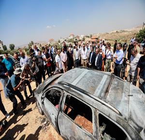 صورة ارشيفية لاطلاع وفد دبلوماسي على أوضاع قرية كفر مالك ومعاناة الأهالي نتيجة اعتداءات المستعمرين